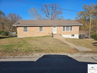 746 Hawthorn Dr, Warsaw, MO 65355