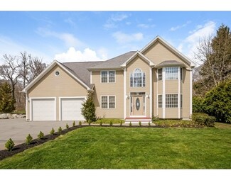 40 William St, South Dartmouth, MA 02748