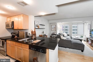 1225 13th St NW Unit 513, Washington, DC 20005