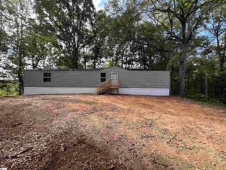 206 Hillcrest Ln, Liberty, SC 29657