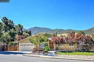 2 Rialto Dr, Clayton, CA 94517
