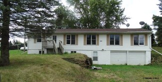 9307 Ash St, Bernard, IA 52032