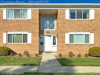 801 W Long Lake Rd Unit 4, Bloomfield Hills, MI 48302