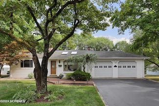 93 Swartzel Dr, Middletown, NJ 07748