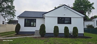 151 Boylston St, Hempstead, NY 11550