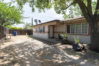1109 Center Ave, Dos Palos, CA 93620