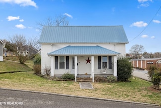 614 N A St, Lenoir City, TN 37771
