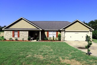 142 Mclendon Rd, Fort Mitchell, AL 36856