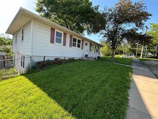 3035 Pioneer Ave SE, Cedar Rapids, IA 52403