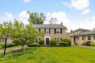 317 Blackhawk Rd, Riverside, IL 60546