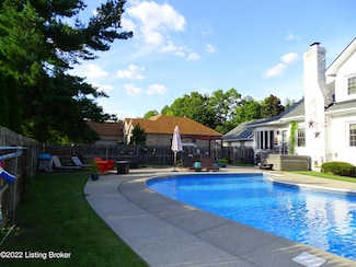 8412 Oxford Woods Ct, Louisville, KY 40222
