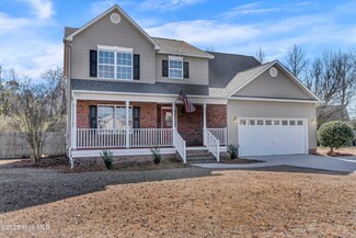 327 Richmond Dr, Jacksonville, NC 28540