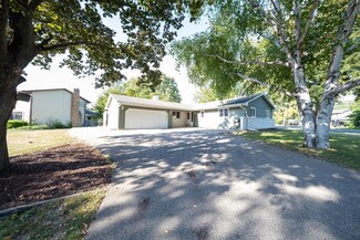 2512 Hayes Dr, Burnsville, MN 55337