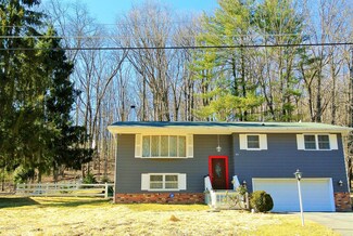 814 Wedgewood Lake Dr, Stroudsburg, PA 18360