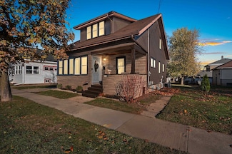 318 Vandenbroek St, Little Chute, WI 54140