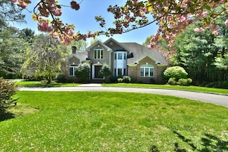 23 Overbrook Ln, Glen Head, NY 11545
