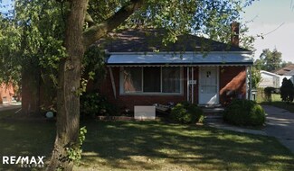 26308 Cubberness St, Saint Clair Shores, MI 48081