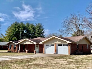 208 Spring Bay Dr, Jacksonville, IL 62650