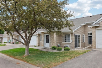 557 Mission Hills Dr, Chanhassen, MN 55317