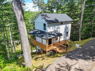 62 Toms Park Cir, Hendersonville, NC 28739