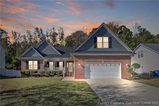 573 Thorncliff Dr, Raeford, NC 28376