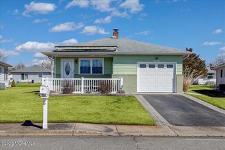 230 Charlotteville Dr N, Toms River, NJ 08757