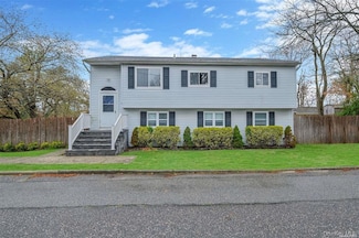 4 Hudson Ave Unit Bottom Floor, Sayville, NY 11782