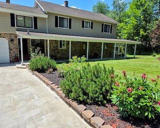 170 Timberidge Dr, Russell, MA 01071
