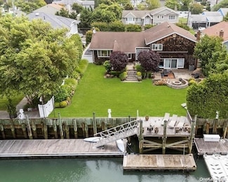 131 Bayside Dr, Atlantic Beach, NY 11509