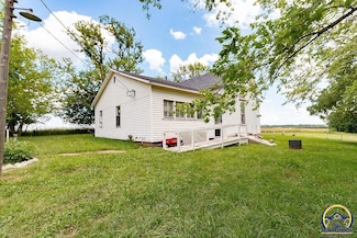 9986 238th Rd, Holton, KS 66436