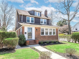 80 Highland Ave, Port Washington, NY 11050