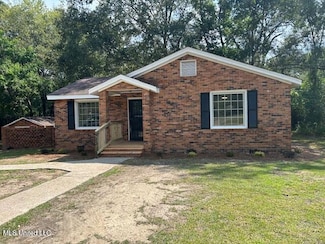 923 Bendat St, McComb, MS 39648