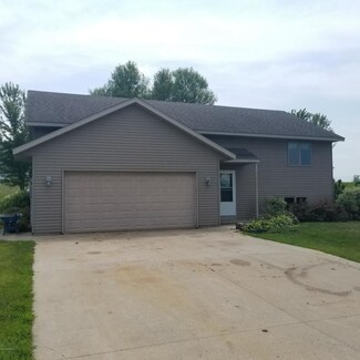 318 E Maple St, Dover, MN 55929