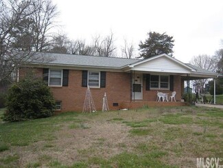 3024 Phifer St, Claremont, NC 28610