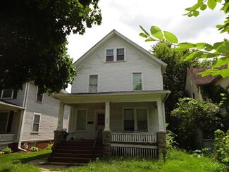 943 Grant Ave, Rockford, IL 61103