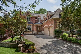 712 W Jefferson Ave, Naperville, IL 60540