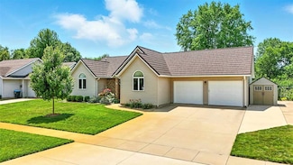 65 Williams Cir, Hills, IA 52235
