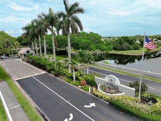 10521 SW 13th Ct, Pembroke Pines, FL 33025
