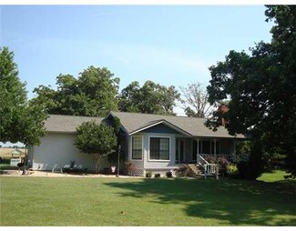 632 N Redbud Ln, Colcord, OK 74338