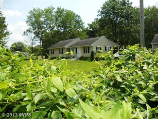 12445 Popes Head Rd, Clifton, VA 20124