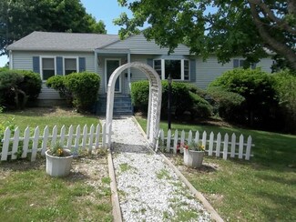 57 Barker St, Calais, ME 04619