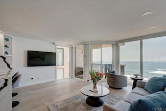 190 Del Mar Shores Terrace Unit 24, Solana Beach, CA 92075
