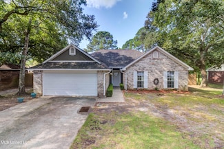 7113 Oakhurst Dr, Ocean Springs, MS 39564