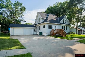 305 W 4th St, Janesville, MN 56048