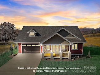 294 Maple Knoll Dr, Hendersonville, NC 28792