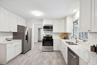 4100 Tonkawood Ln, Minnetonka, MN 55345