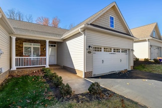 1212 Stocker St, Staunton, VA 24401