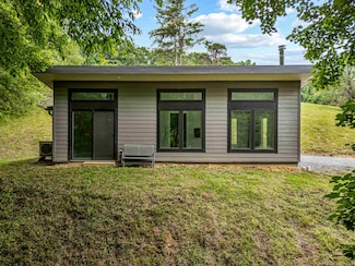 133 Wonder Way NE, Pilot, VA 24138