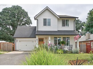 941 SE Maple St, Dundee, OR 97115