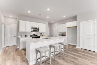 2047 Rainier Dr, Shakopee, MN 55379